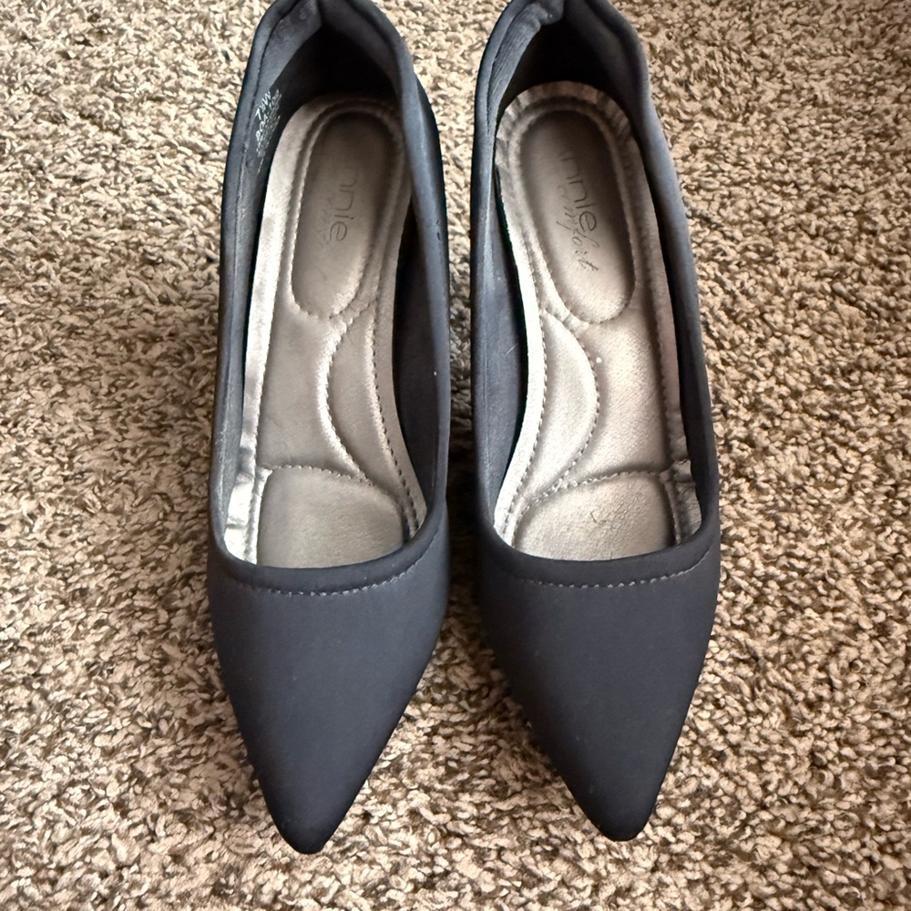 Black Pointed-Toe comfort Heels